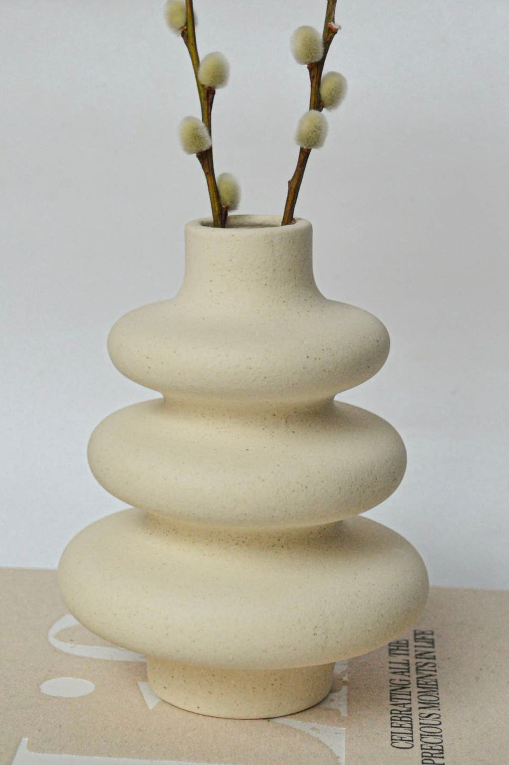 Vase en céramique ondulé