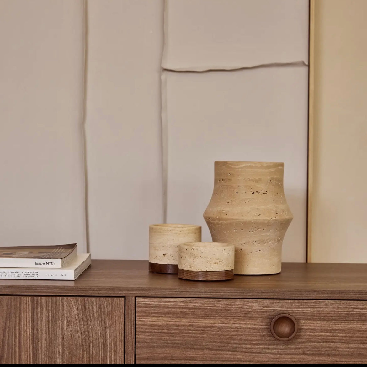 Vase design en Travertin